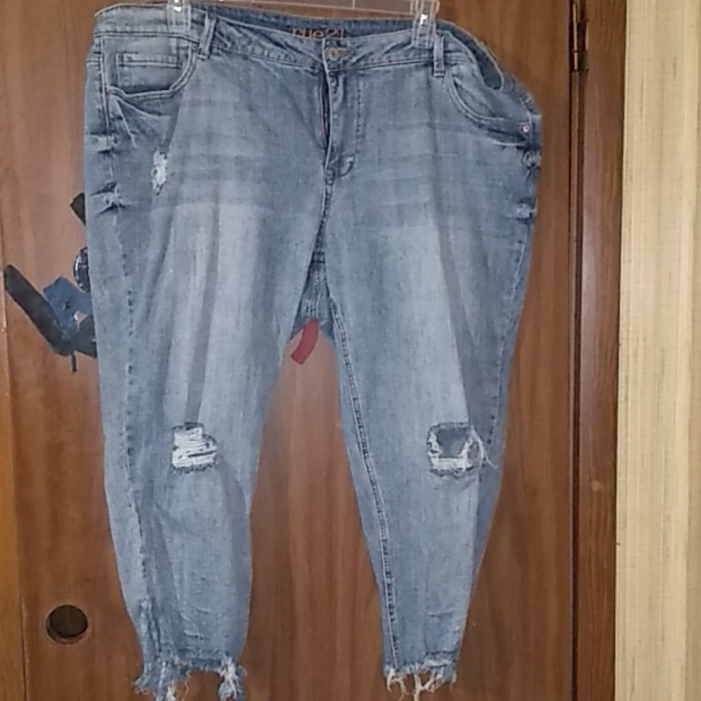 Ripped ankle jeans